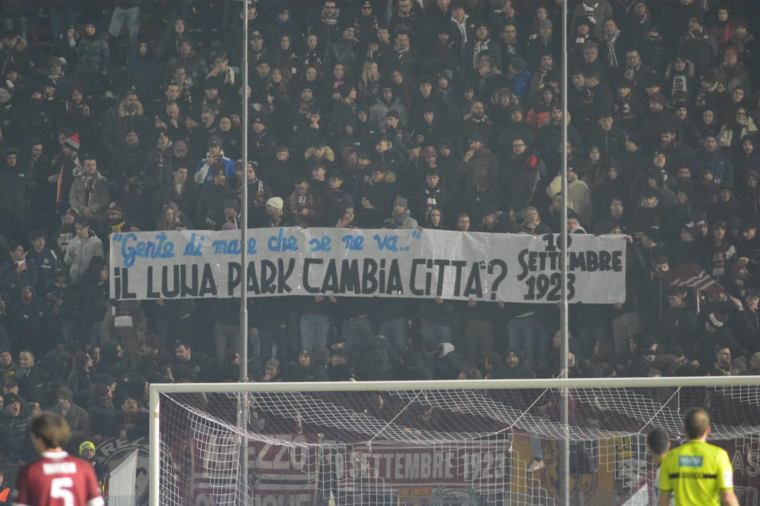 Striscione denigratorio costa caro all Arezzo. E Pattarello salta