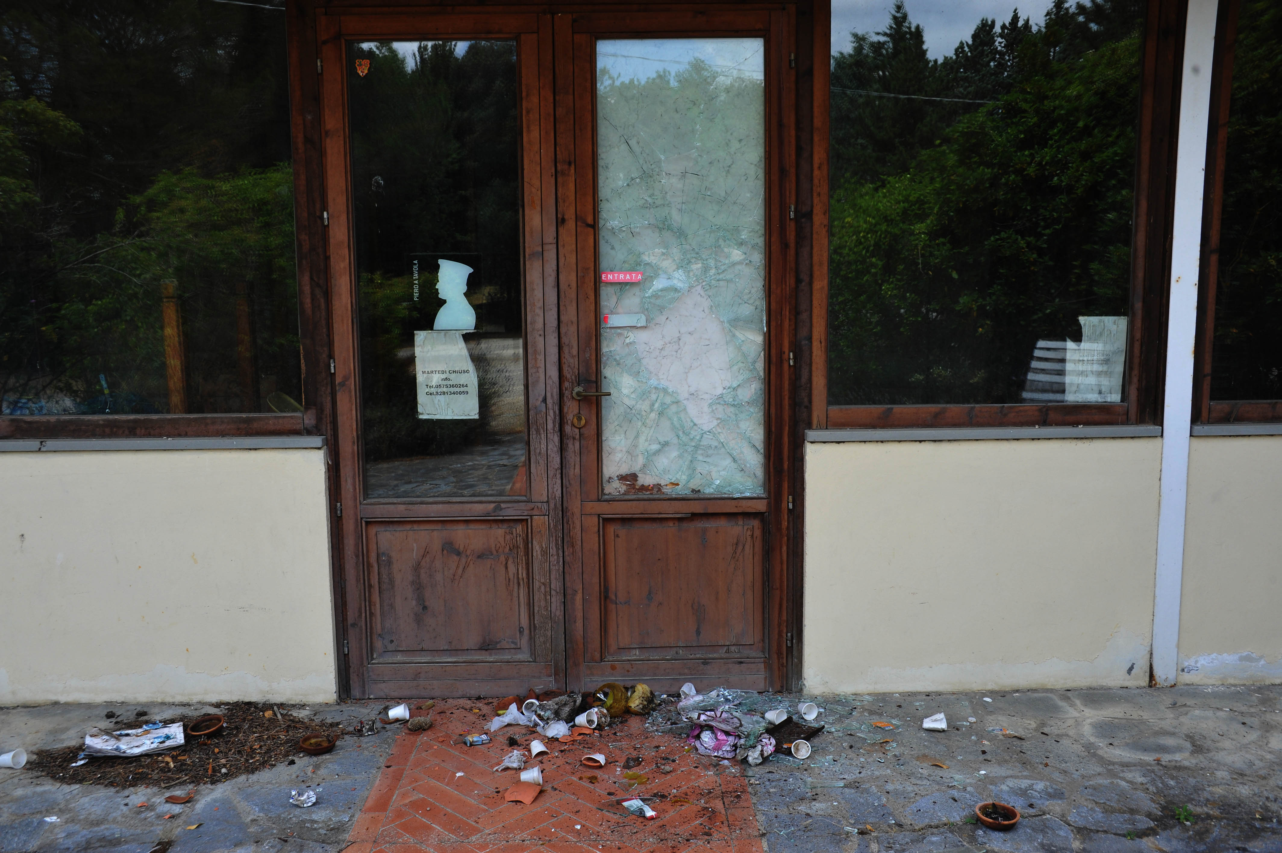 Ex ristorante il Torrino 4 giovani vandali entrano e spaccano