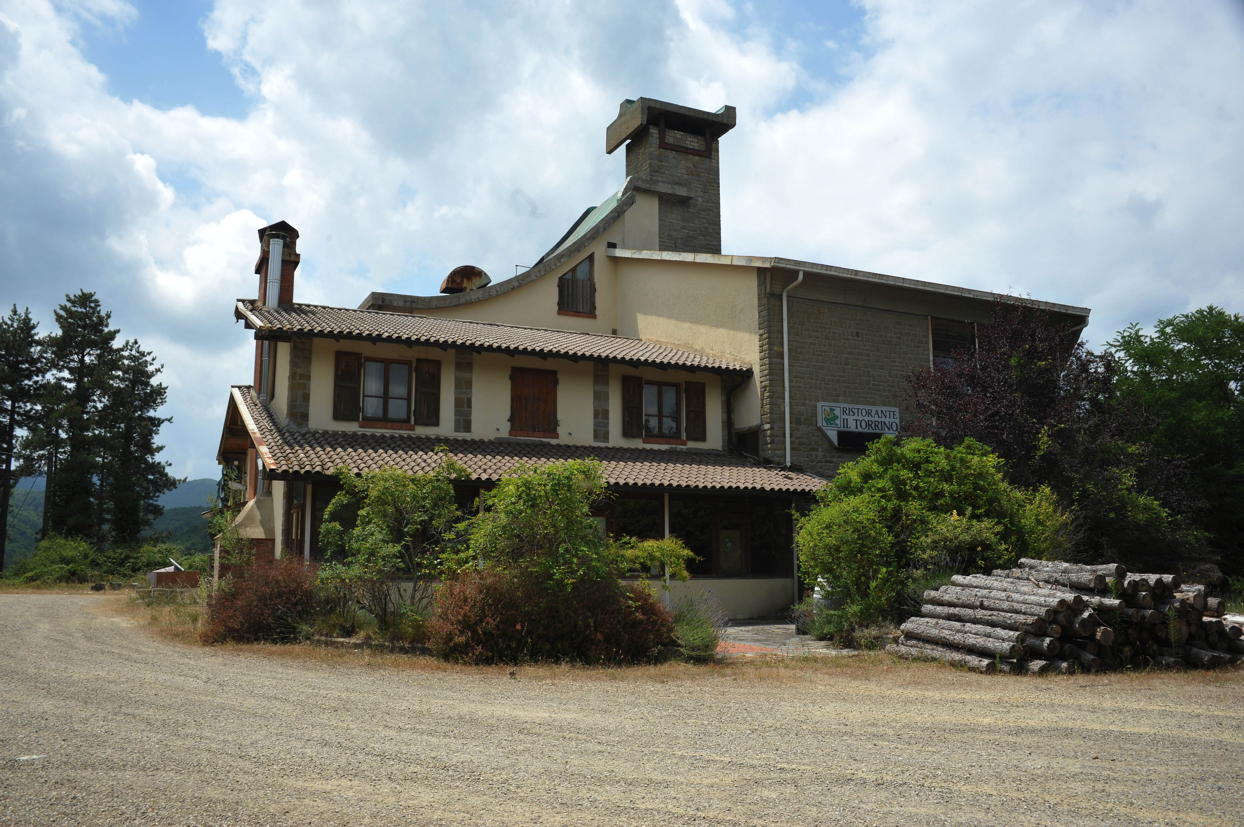 Ex ristorante il Torrino 4 giovani vandali entrano e spaccano