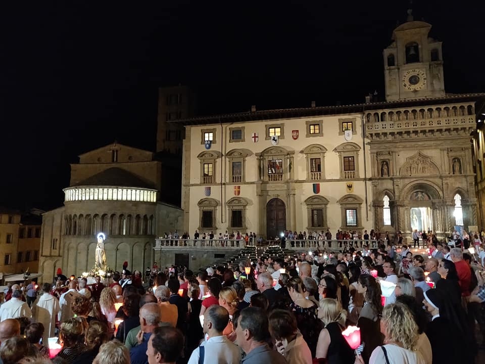 Ferragosto ad Arezzo la fiaccolata dell Assunta Foto