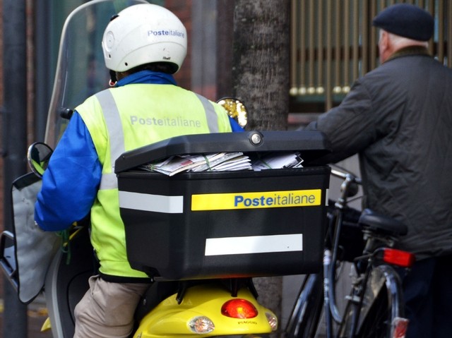 Resisti Italia noi ci siamo Le Poste di Arezzo per il San Donato