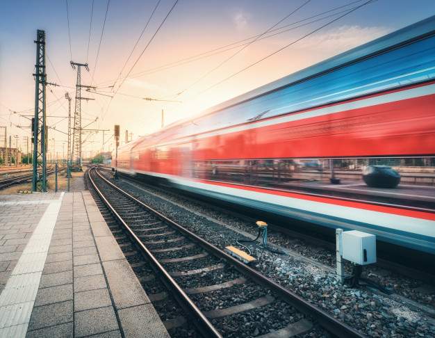 Bucine donna sotto un treno. Traffico ferroviario sospeso