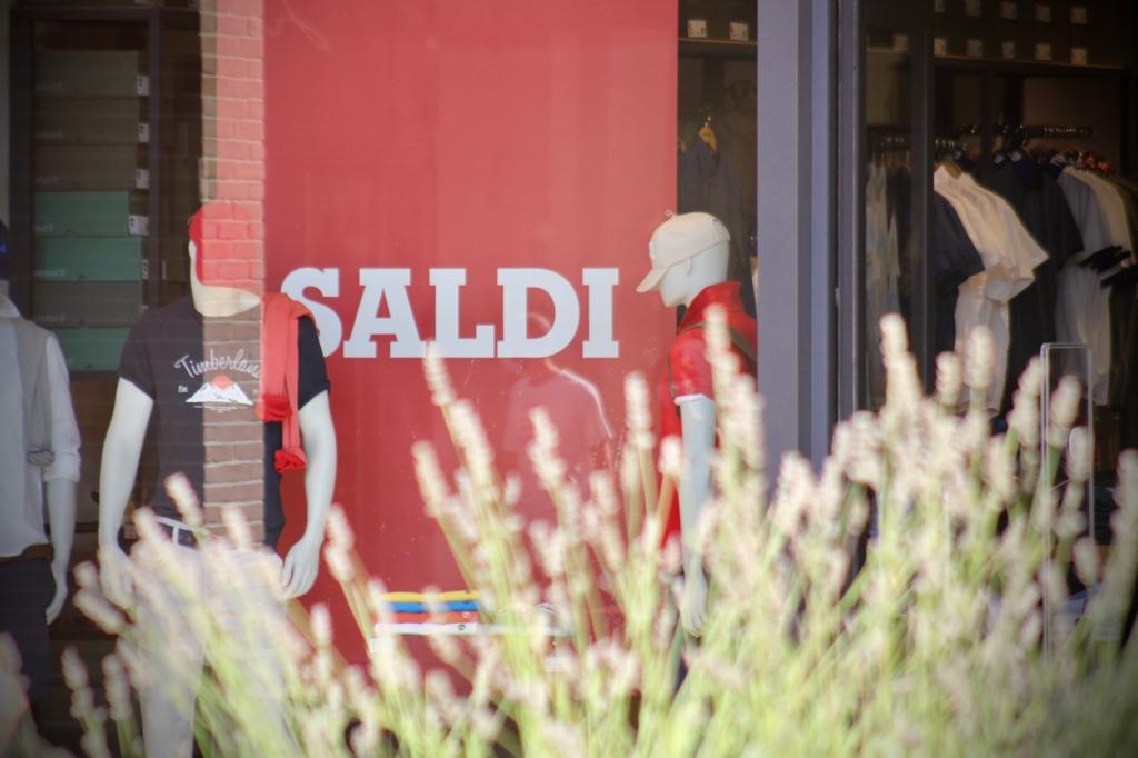 Saldi estivi 2018: al Valdichiana Outlet Village subito il pienone ::  Economia