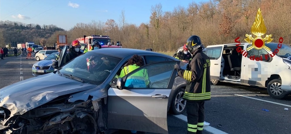 Incidente tra Valdarno e Arezzo sei mezzi coinvolti. Due feriti