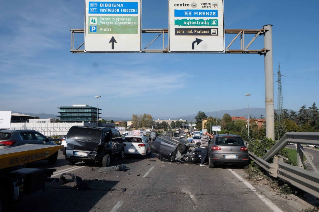 Incidente sul ponte della ex Lebole traffico bloccato Cronaca