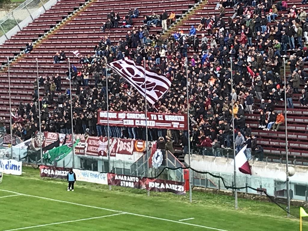 Arezzo grinta e carattere in dieci uomini torna alla vittoria col