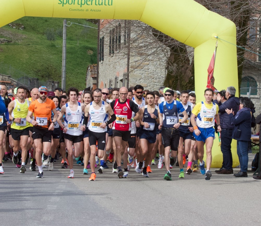 Podismo poker Policiano alla mezza maratona del Casentino Foto