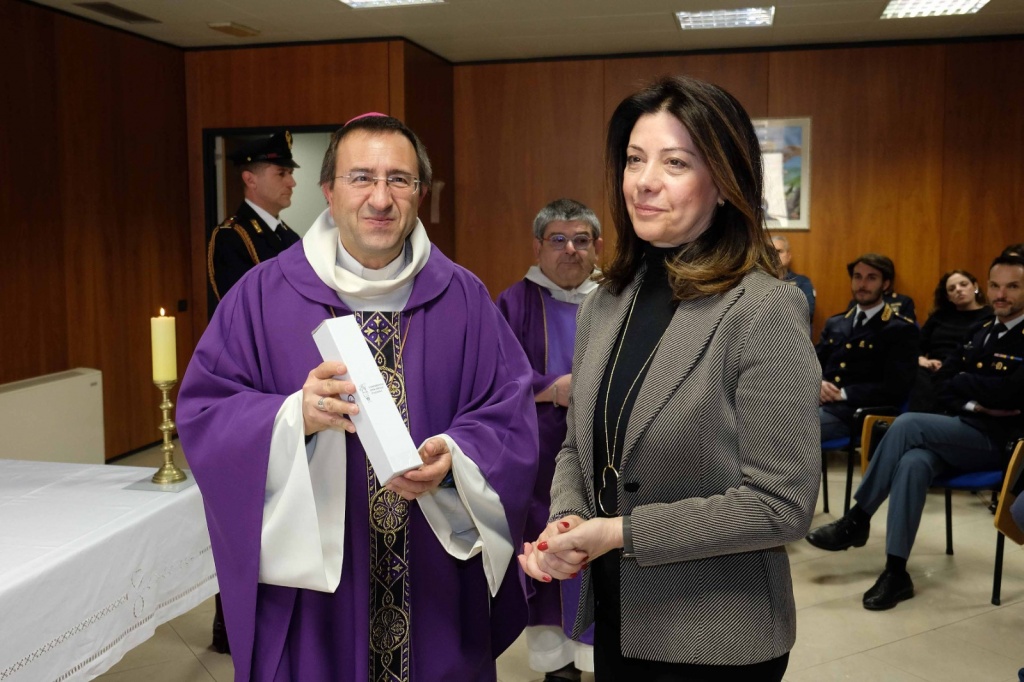 Questura di Arezzo il vescovo celebra la messa Foto