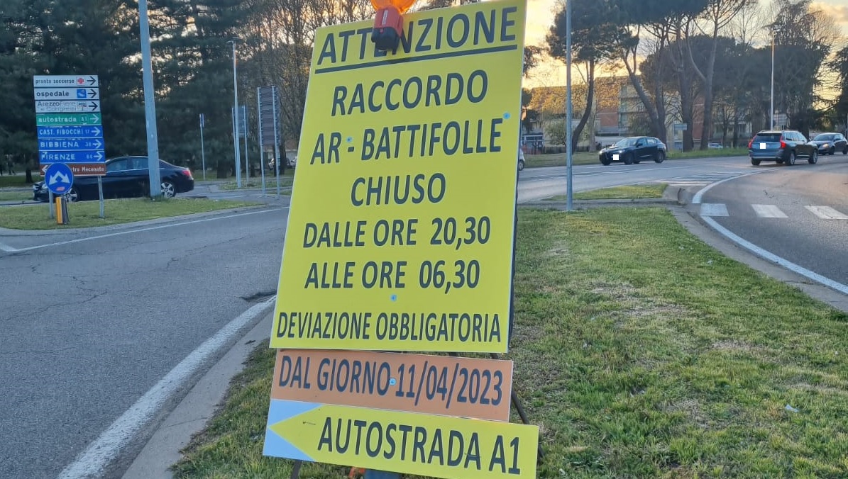 Arezzo lavori notturni sul raccordo. Come cambia la viabilit