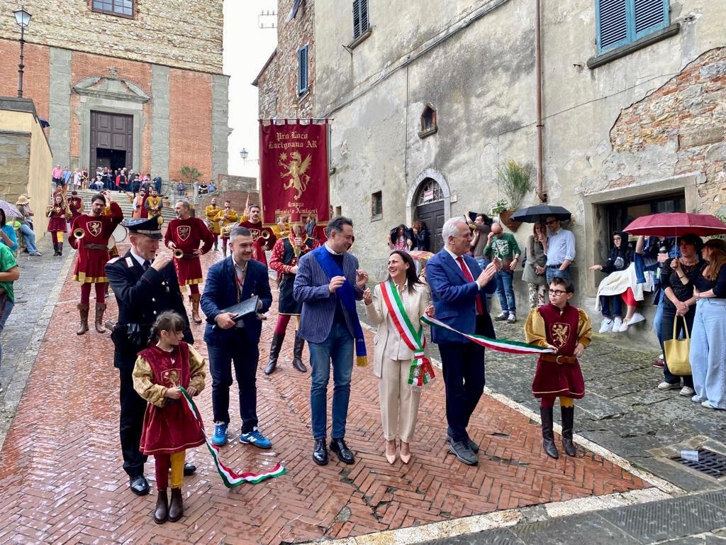 Lucignano oltre 5 mila alla prima della Maggiolata Ar24Tv