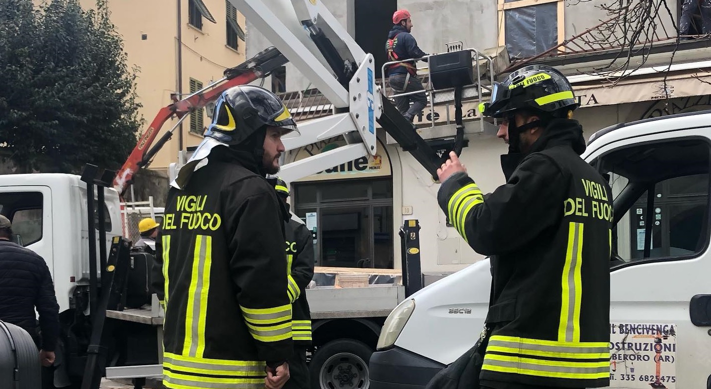 Arezzo allarme Vigili del Fuoco manca personale. In 9 per 250