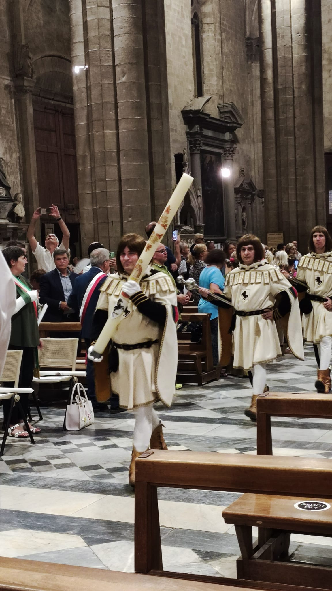 Arezzo celebra il Patrono offerta dei ceri in Duomo al Prato i