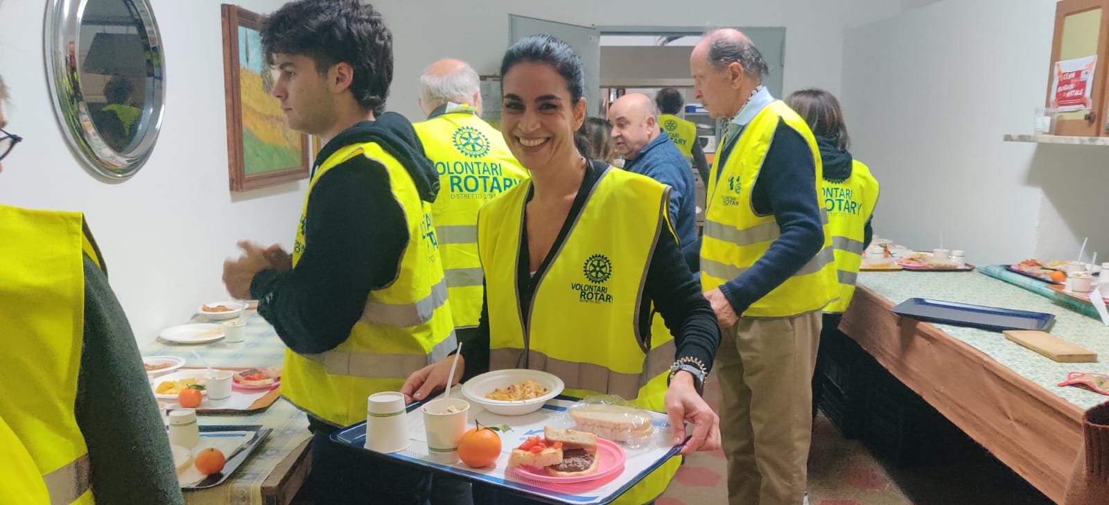 I soci del Rotary Club Arezzo volontari alla Mensa Caritas