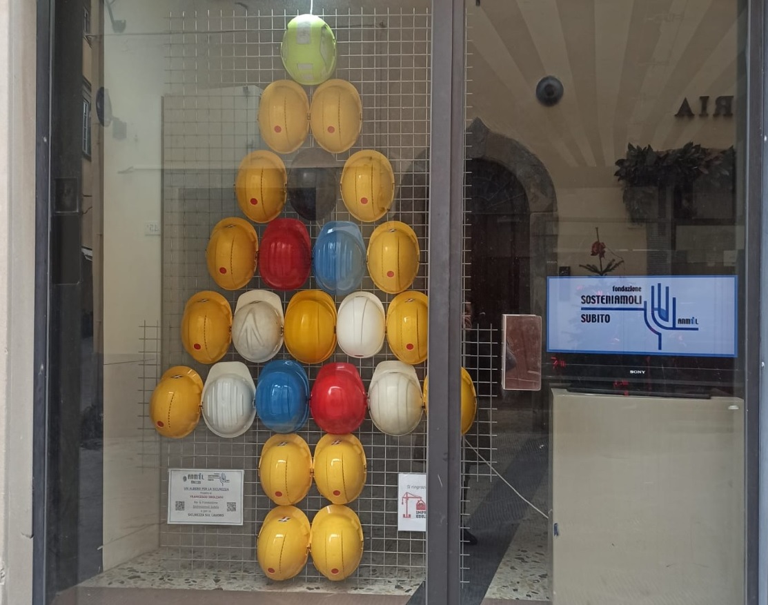 Anche ad Arezzo l albero della sicurezza sul lavoro del Maestro