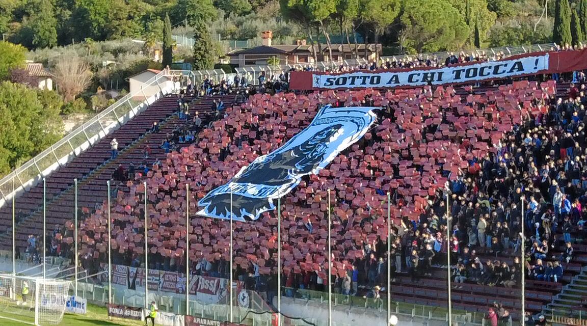 Livorno e Arezzo pari di rigore. Amaranto a lungo in dieci uomini