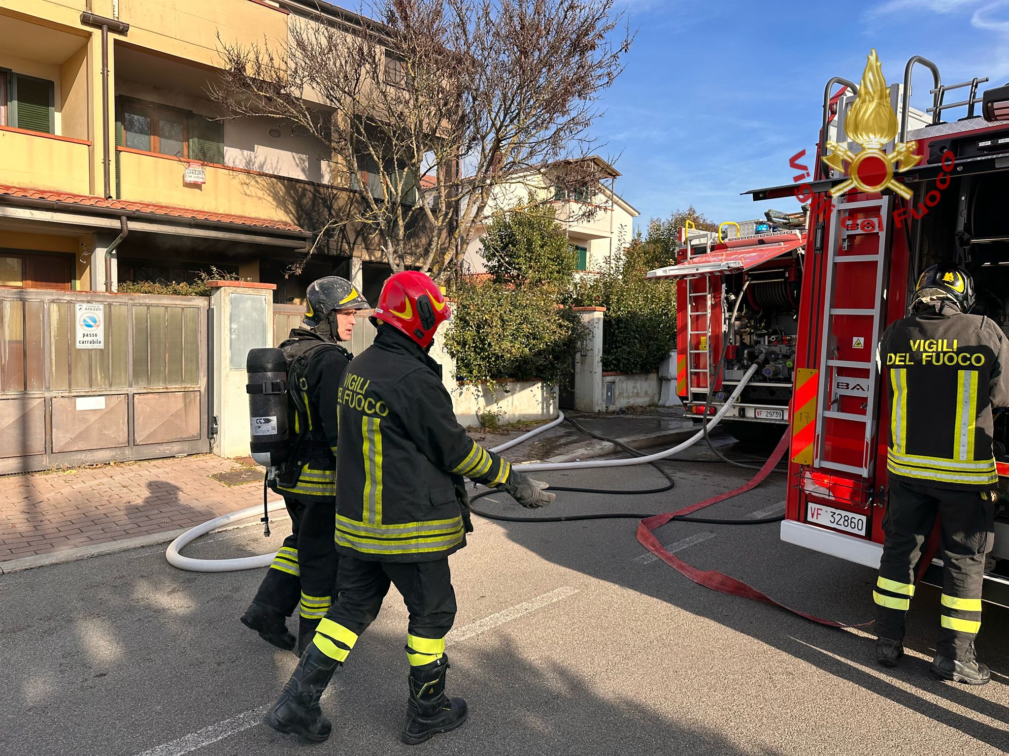 Incendio in abitazione ad Arezzo danni ingenti e casa inagibile