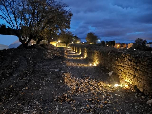 camminamento lungo le mura.jpg