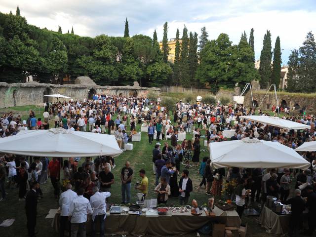 Arezzo-anfiteatro-aperitivo-estate (27).jpg