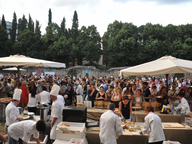 Arezzo-anfiteatro-aperitivo-estate (28).jpg