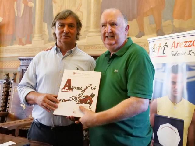 100 anni Arezzo calcio_libro (1).jpeg