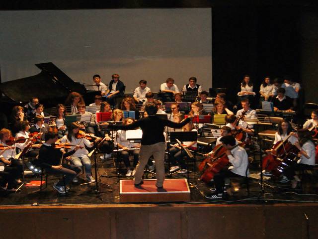 Orchestra  della Cesalpino al Ridotto del Teatro Comunale di Firenze.jpg