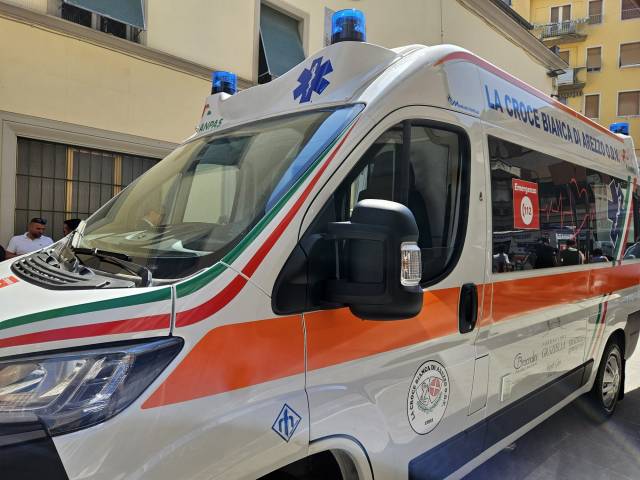 Fondazione Graziella - Donazione ambulanza(11).jpg