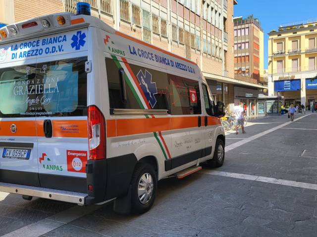 Fondazione Graziella - Donazione ambulanza(4).jpg