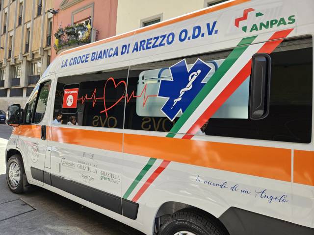 Fondazione Graziella - Donazione ambulanza(12).jpg