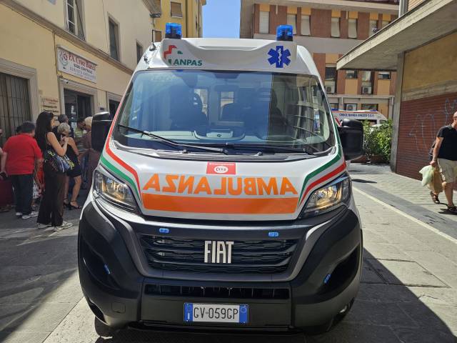 Fondazione Graziella - Donazione ambulanza(8).jpg