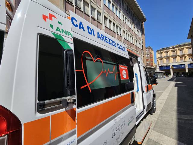 Fondazione Graziella - Donazione ambulanza(27).jpg