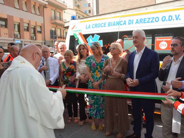 Fondazione Graziella - Donazione ambulanza(3).jpeg