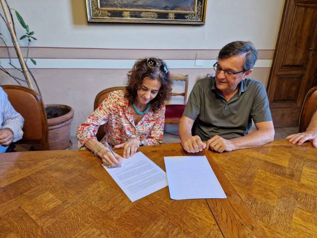 Firma per acquisto di Palazzo delle Laudi (4).jpeg