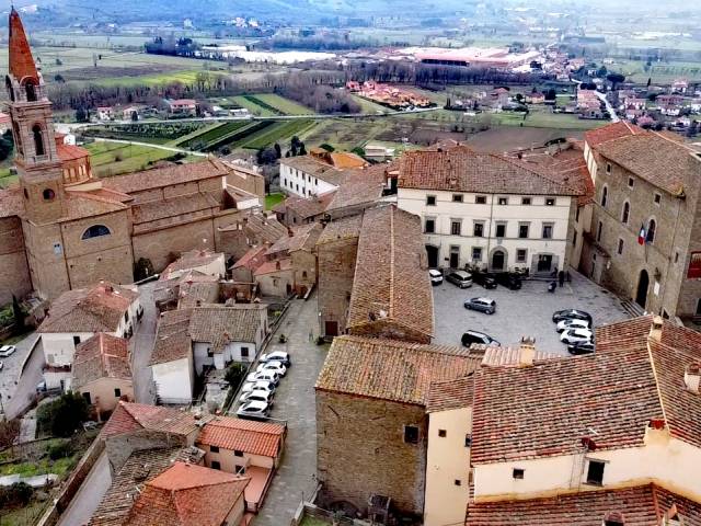 castiglion fiorentino - piazza del comune - palazzo comunale .jpg