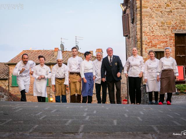 019_Cena in Piazza Lucignano_IMG_2910.jpg