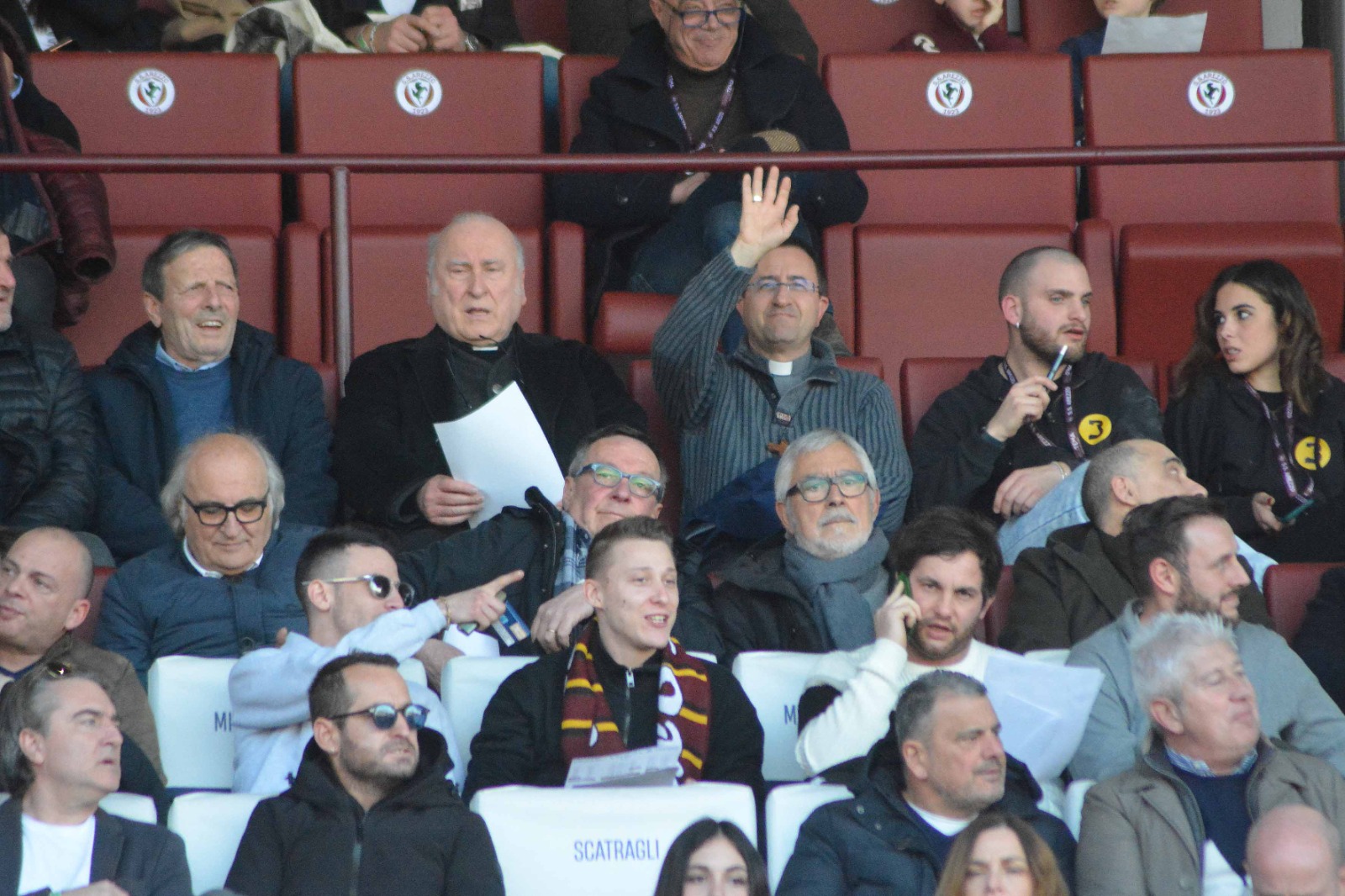 Il vescovo e Don Alvaro applaudono l’Arezzo. Tre punti nel giorno del ricordo di Lauro Minghelli – Foto