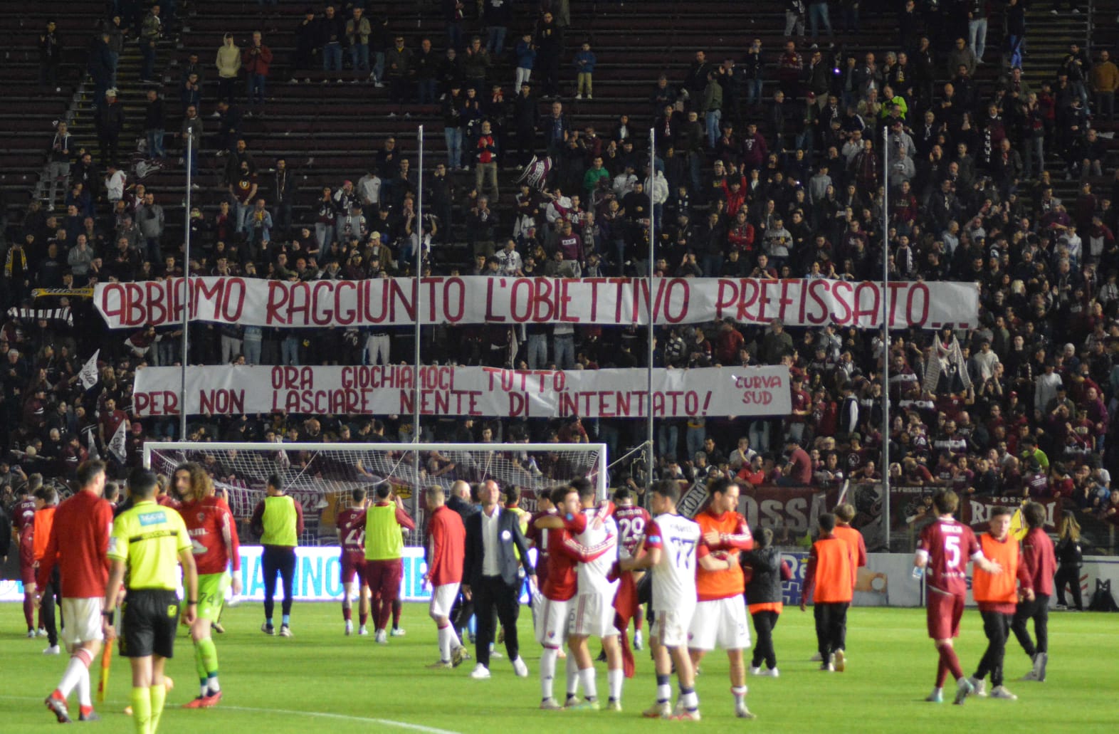 L’Arezzo non finisce mai. I tifosi: “Crediamoci fino in fondo” – Foto