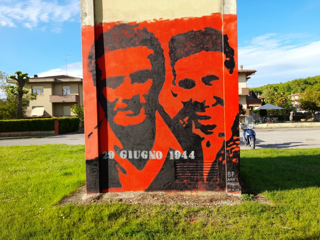 La stele alla Chiassa in ricordo di Mineo e Rosadi