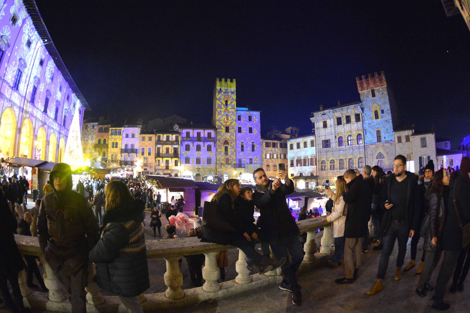 Babbo Natale dai vip aretini. Pranzo di Natale e postumi. Il programma del Capodanno. Oroscopo aretino 2025