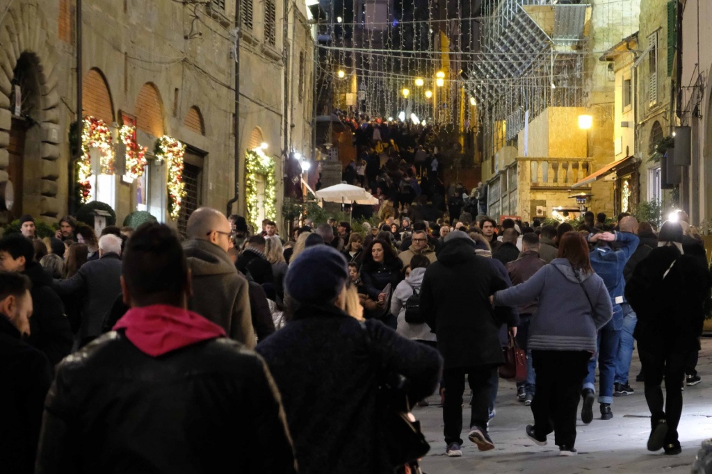 Commercio e Grande Distribuzione, i sindacati toscani: “Chiudere i negozi alle 18 il 31 dicembre”