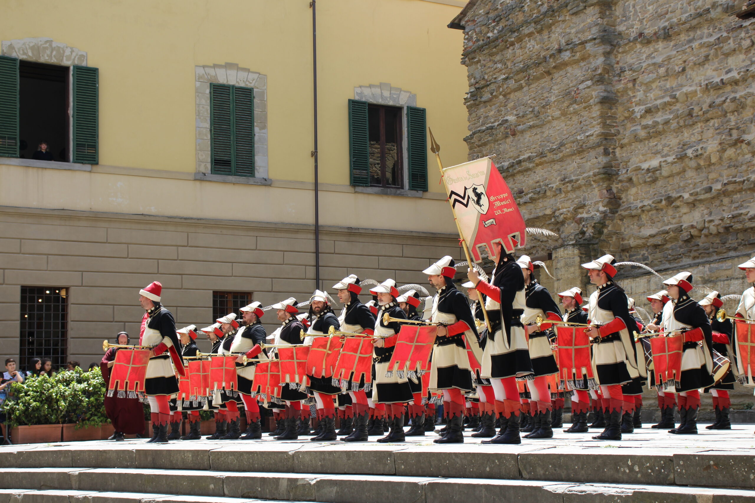 Gruppo Musici, 54 elementi in Piazza Grande per il “Terre d’Arezzo”