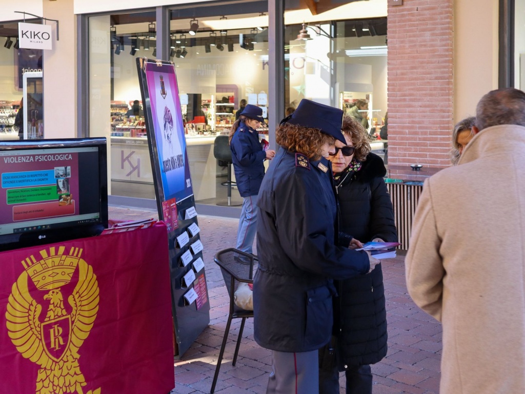 “Questo non è amore” e “La violenza è una gabbia”: una giornata di sensibilizzazione contro la violenza di genere a Valdichiana Village