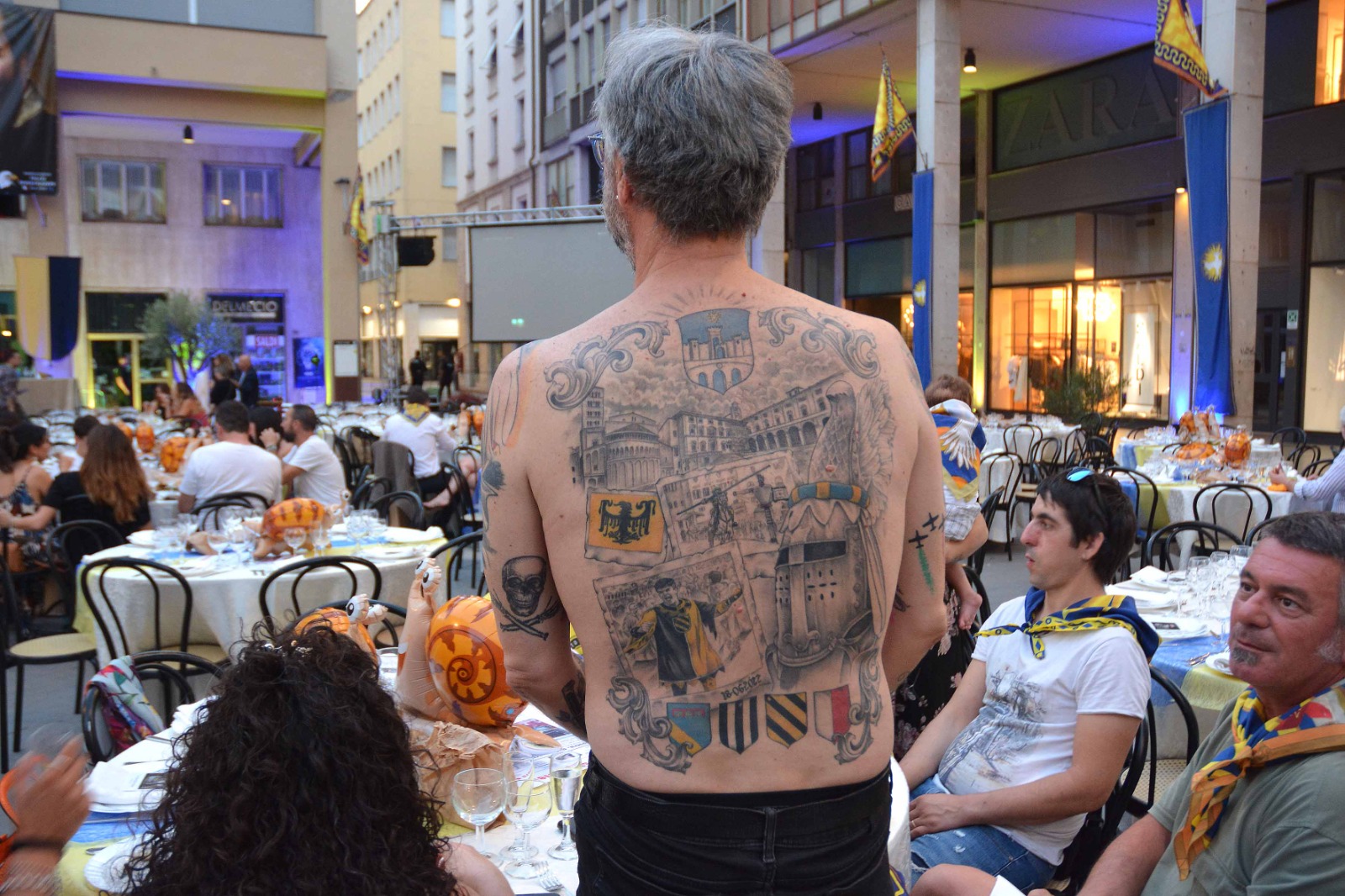 Bagno di folla per Scortecci e Cicerchia alla cena della vittoria di Santo Spirito – Foto