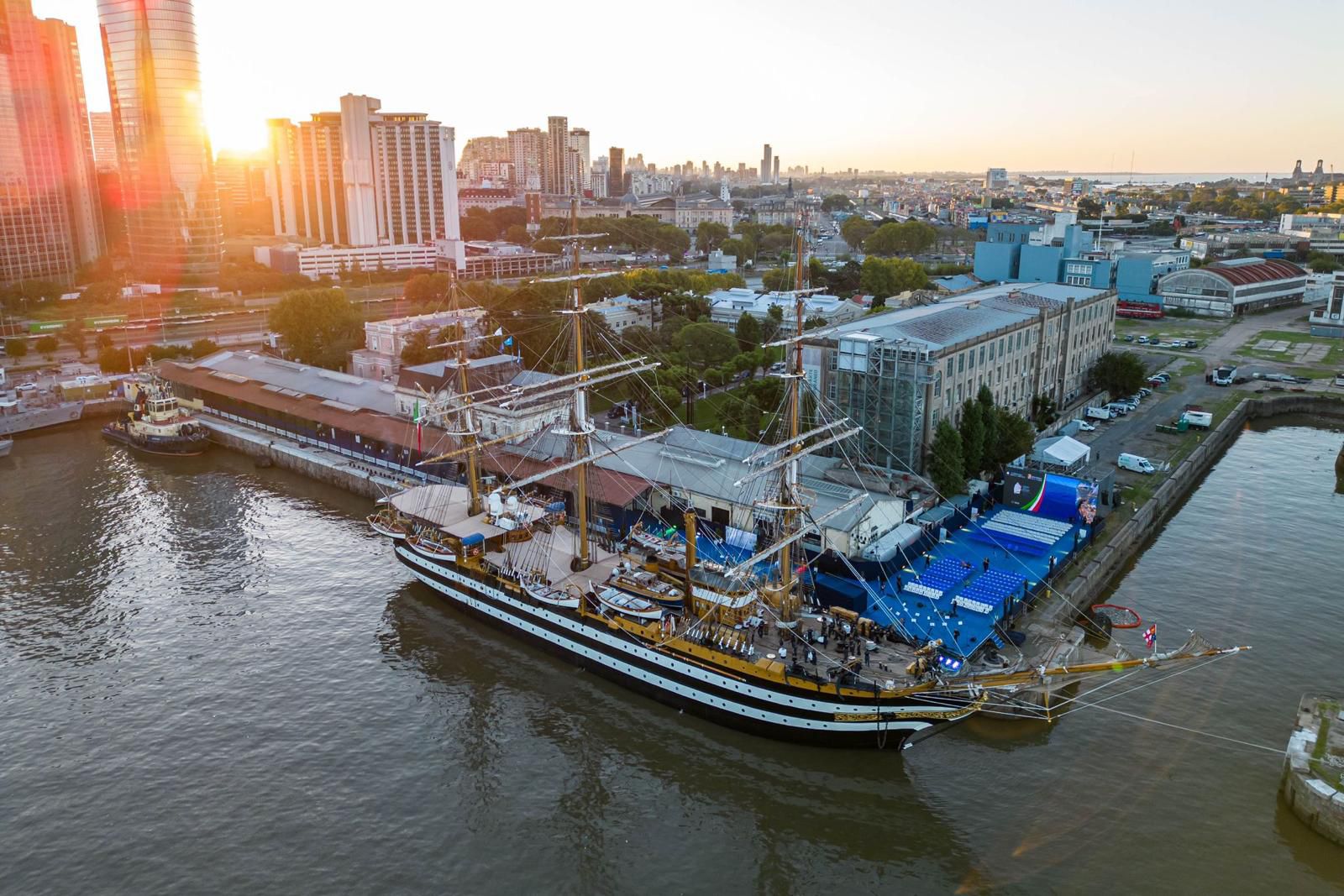 Turismo, la nave Vespucci a Buenos Aires Ar24Tv