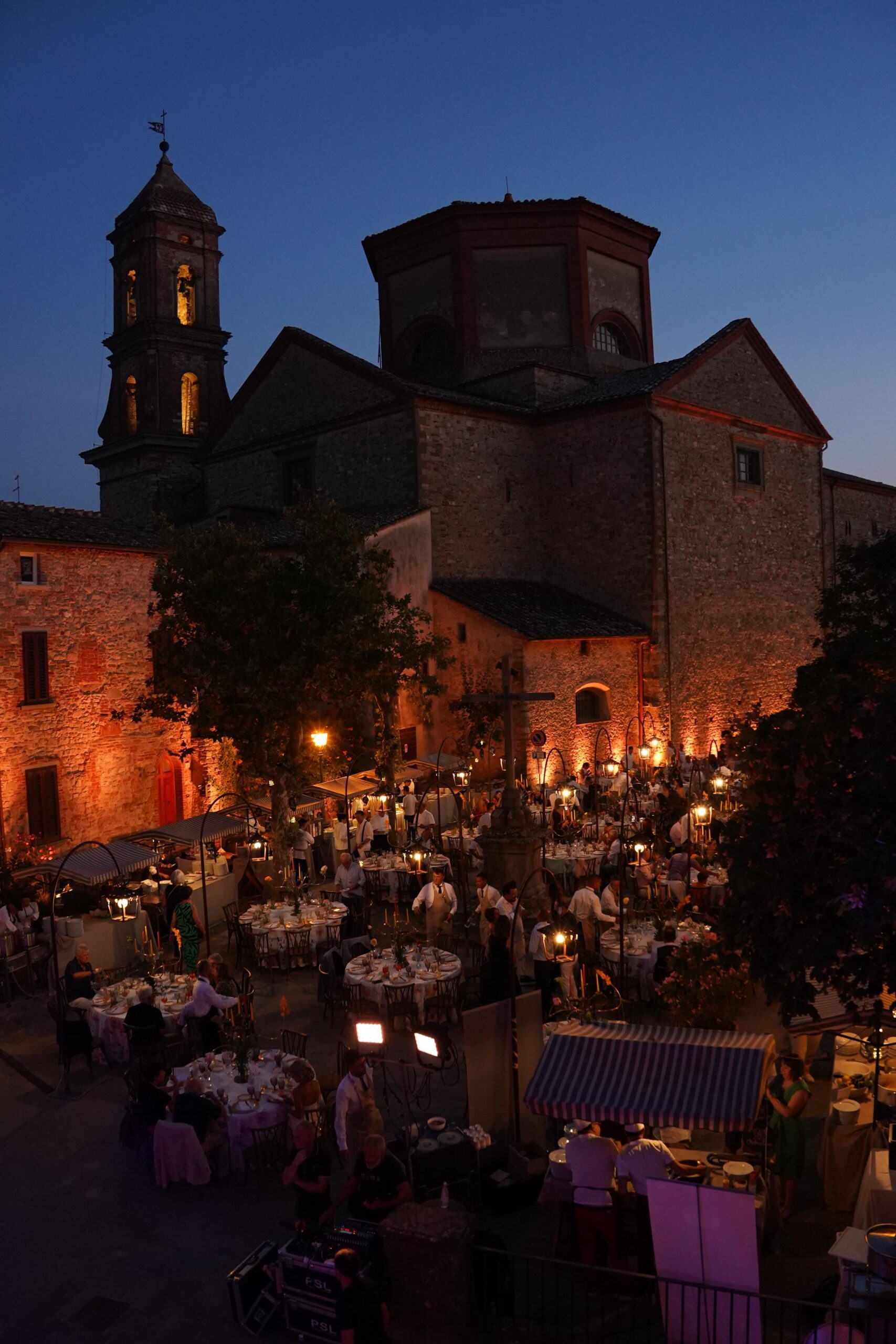 Cena in piazza sotto le stelle a Lucignano, i protagonisti Ar24Tv