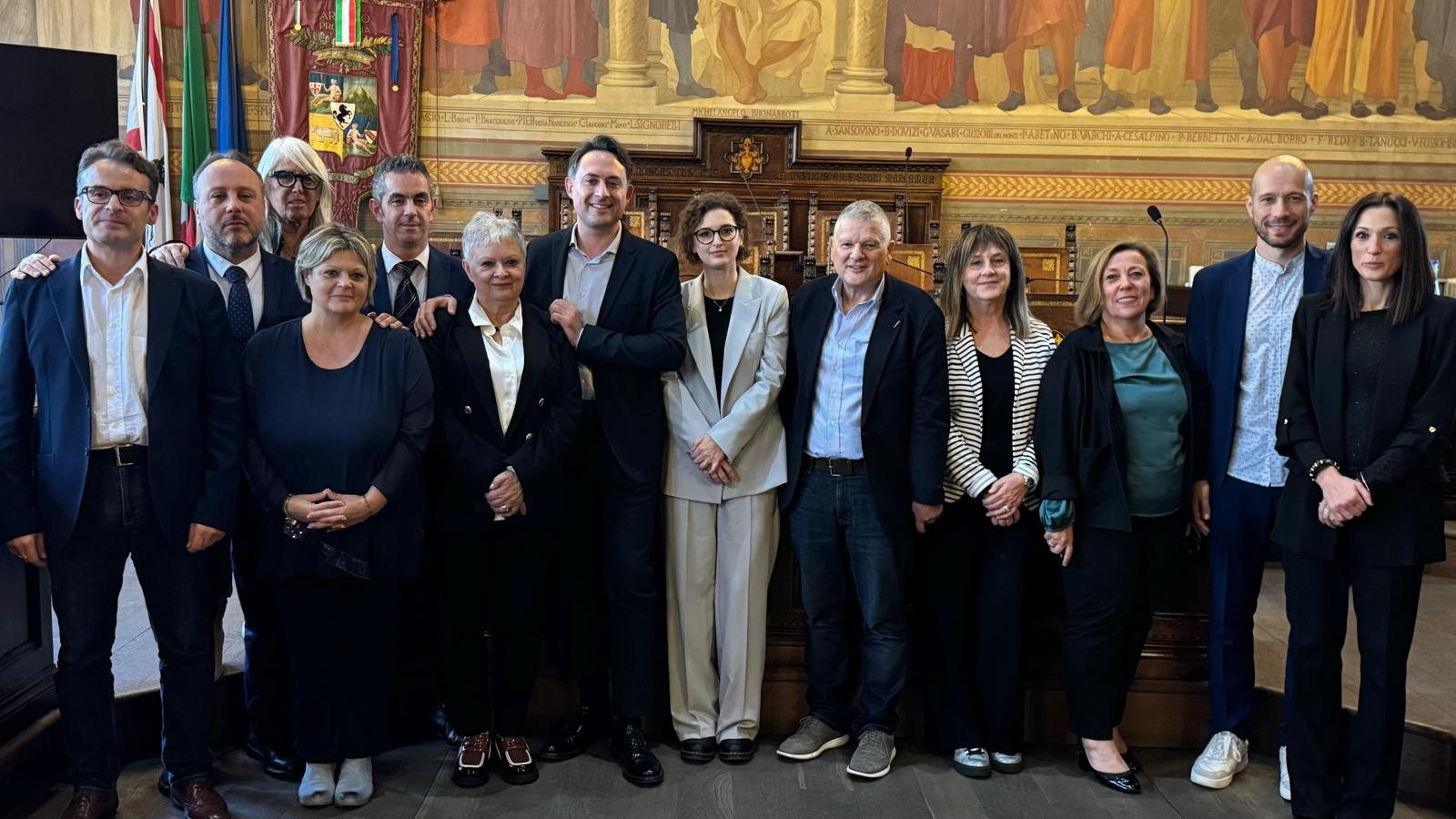 Sala dei Grandi terreno di scontro: il centrodestra diserta l’aula, il centrosinistra non garantisce sostegno. Polcri isolato, Provincia immobile