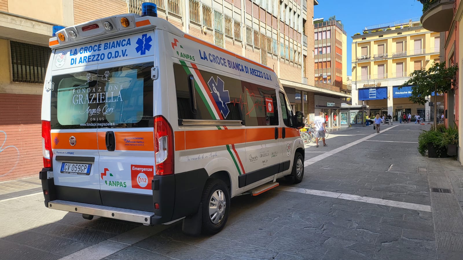 Ambulanza colpita da bottiglia, gli infermieri: “Atto gravissimo”