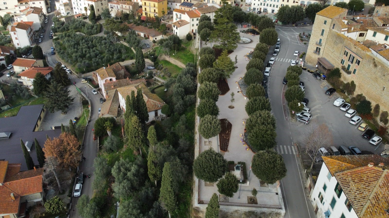 Castiglion Fiorentino, nuova vita per i giardini di piazza Matteotti. In memoria di Castagna Ar24Tv