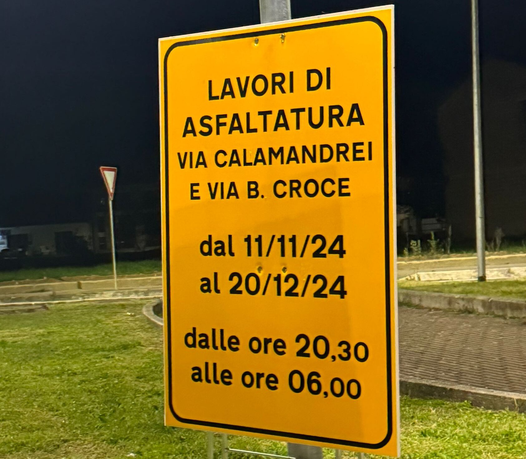 Arezzo, di notte i lavori di asfaltatura di via Calamandrei