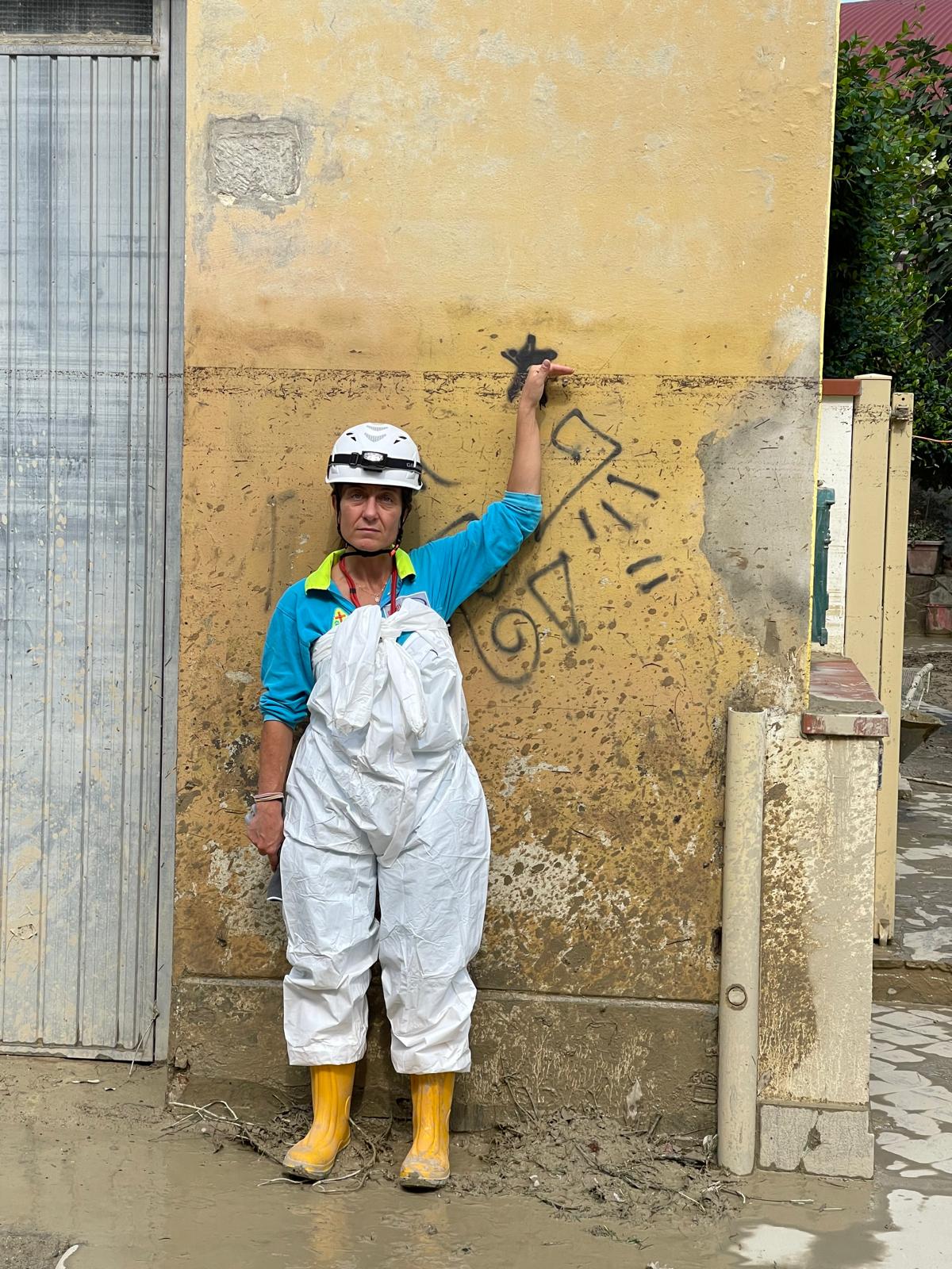 La Misericordia di Arezzo nel fango dell’alluvione a Faenza – Foto