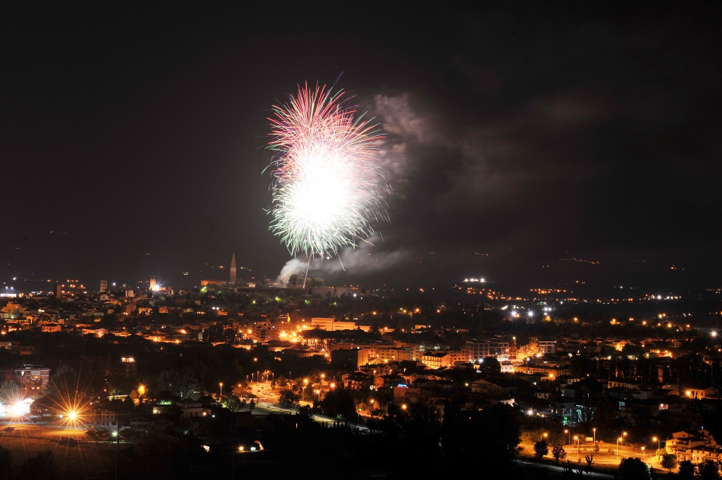 I fuochi d’artificio in onore di San Donato – FOTO